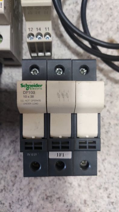 Пускатель , предохранитель , реле контроля фаз