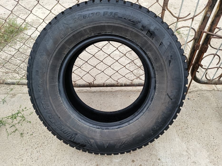 Продам зимние шины 245/70/16
