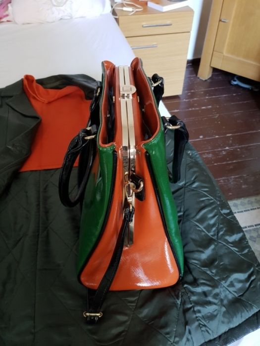 Haina piele verde, cu căptușeală matlasata, model deosebit