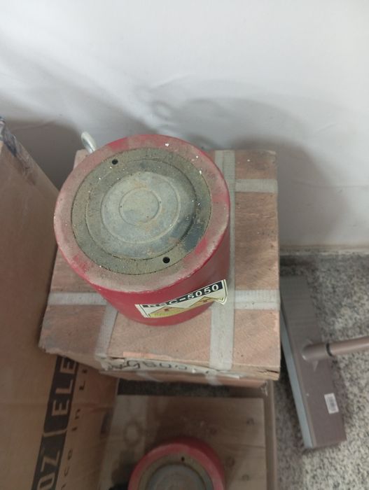 Продам новые Домкраты ДГН-50,100тн и Лебедки ручные МТМ 1,6/5,4тн -20м