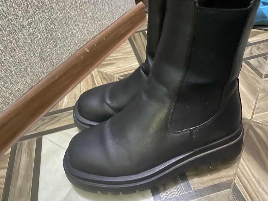 Продам зимние сапоги челси