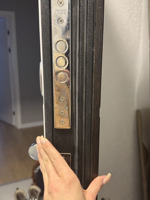 Продам входную дверь