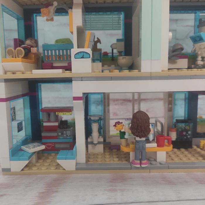 Лего friends 41318 больница