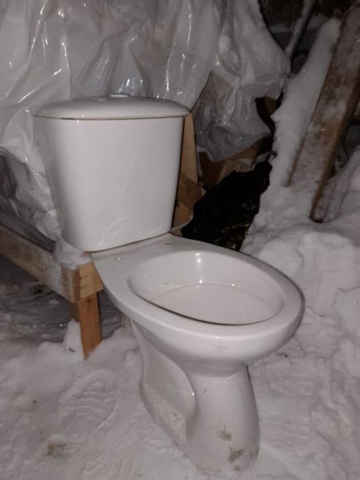 Продаём Б/У Унитаз.