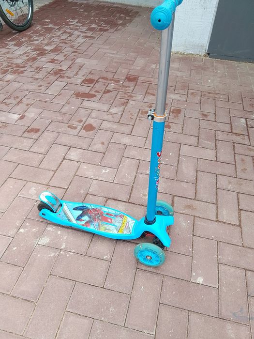 Самокат детский в хорошем состоянии.