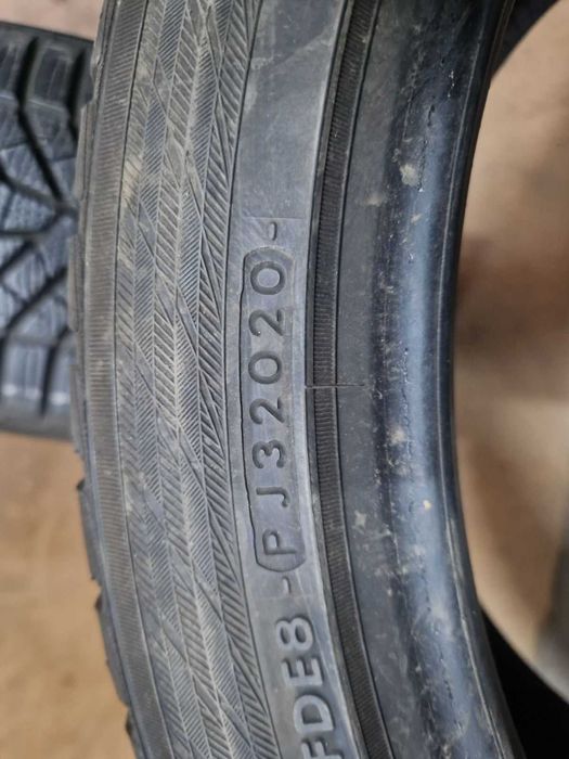 2 Yokohama R19 225/45
зимни гуми
DOT2020