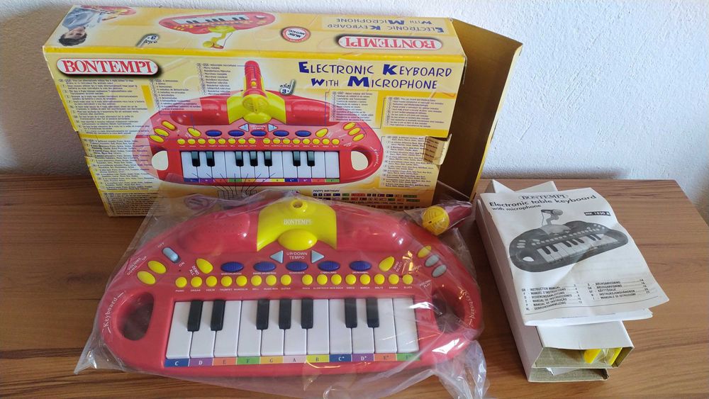 Електронен синтезатор с микрофон - Bontempi (нов)