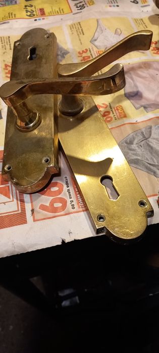 Масивни месингови дръжки