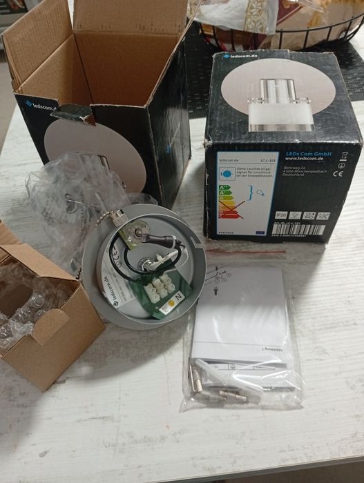 Lampa,bec pentru baie,dormitoare, oriunde doriți.2 bucăți,