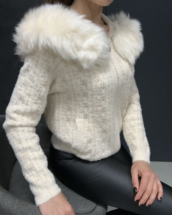 Къса Кашмирена жилетка с пухена яка