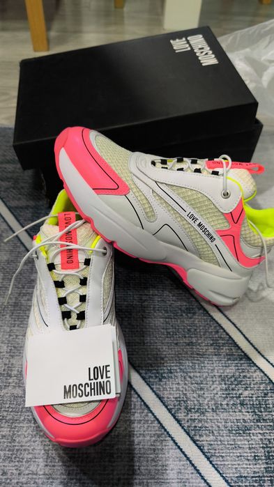 Vand adidasi dama love moschino marimea 38