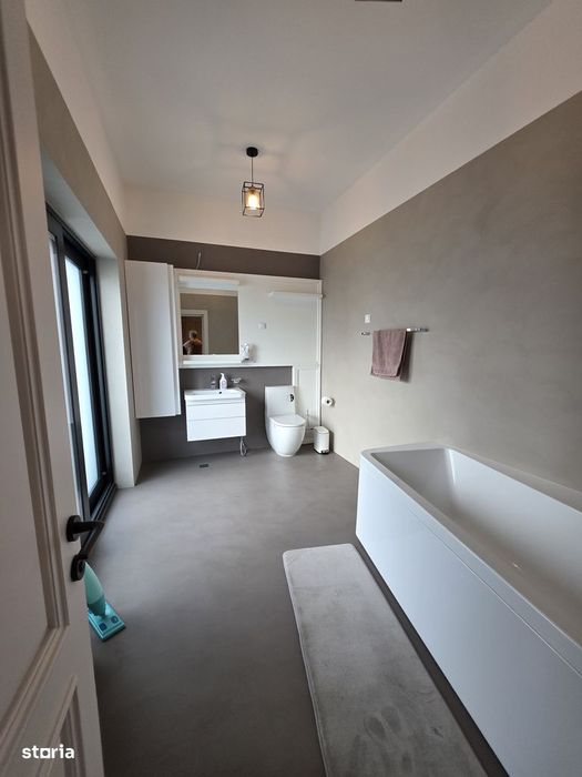 Penthouse exclusivist,parcare proprie!