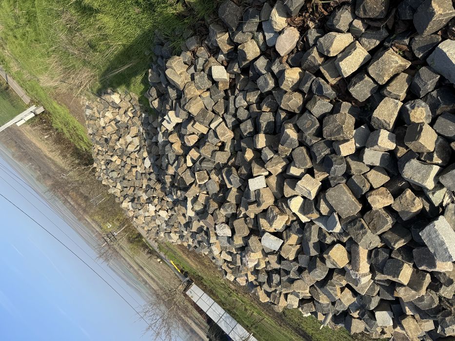 Piatra cubica andezit