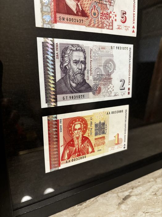 Табло с левове и монети