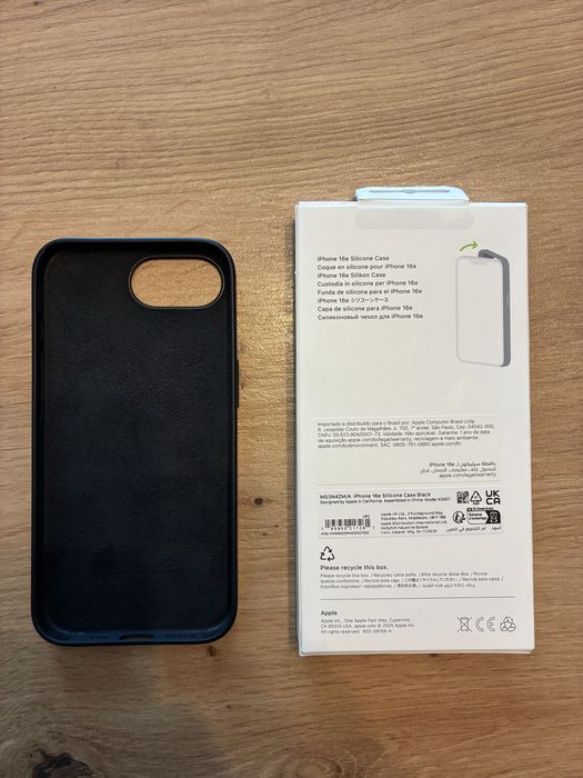 Husa APPLE iPhone 16e Silicone Case - Black, MD3N4ZM/A