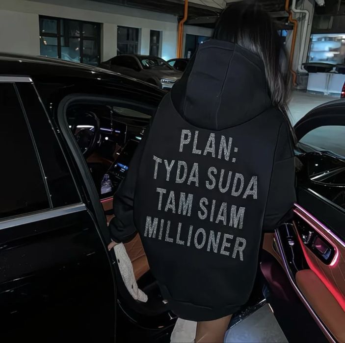 Черное стильное худи с надписью