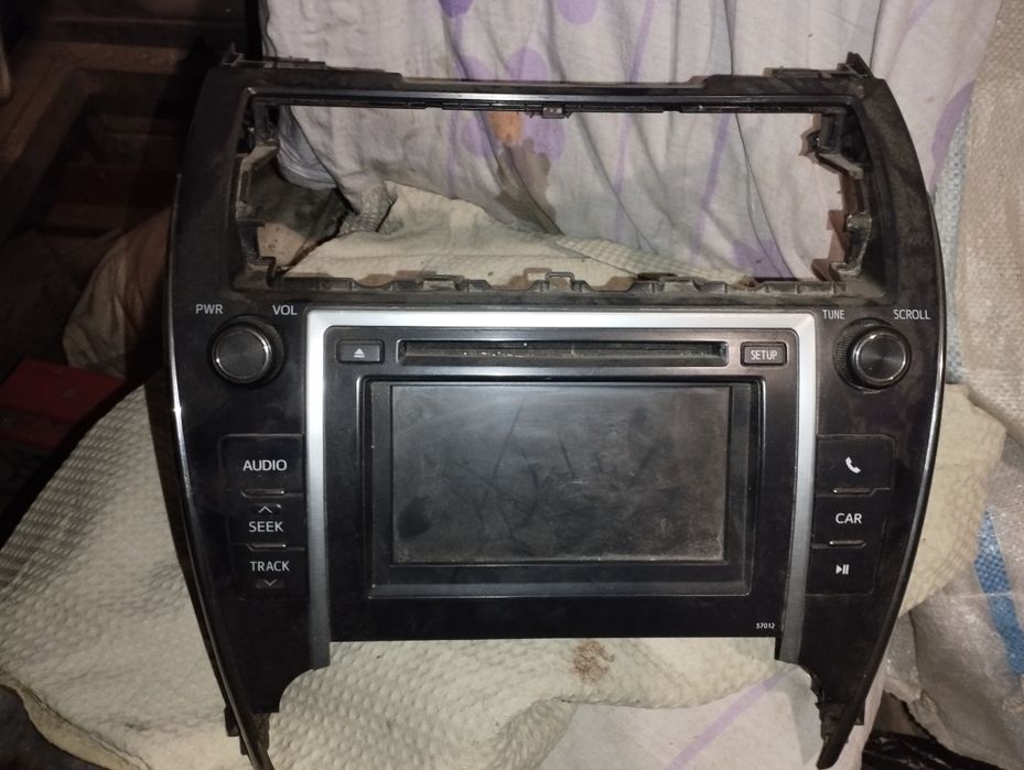 Срочно продам магнитафон от toyota camry 50 american