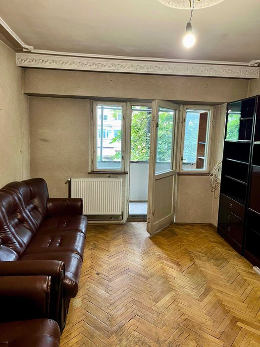PF Vând apartament 3 camere decomandat, zona centrala, Iasi