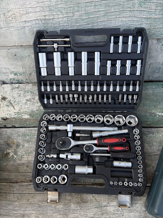 Разпродажба на машини и инструменти