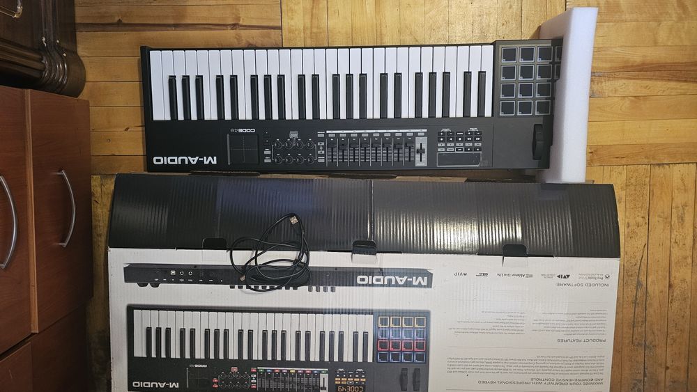 Продам MIDI клавиатуру code 49