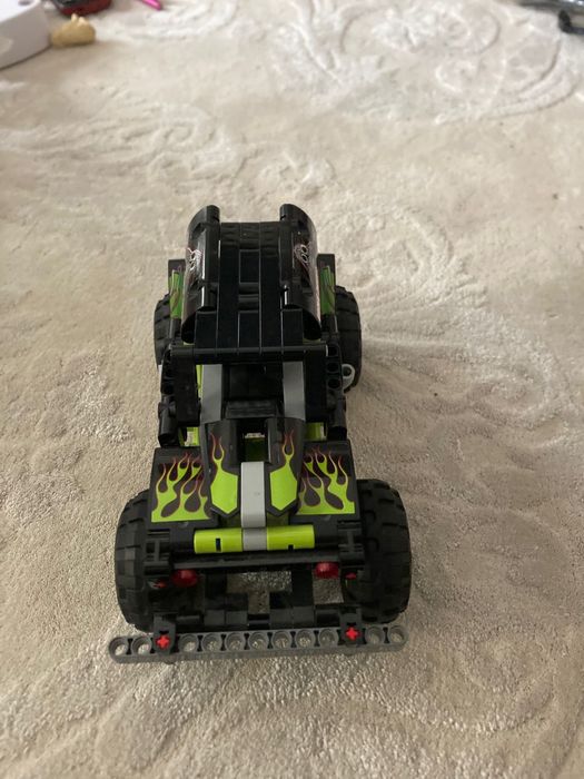 Vand o LEGO Technic - Monster Jam Grave Digger 42118, 212 piese