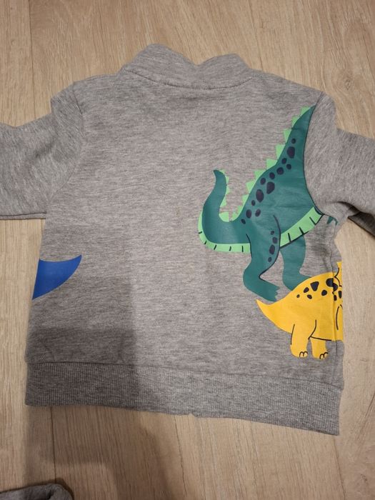 Compleu bebe dinozauri