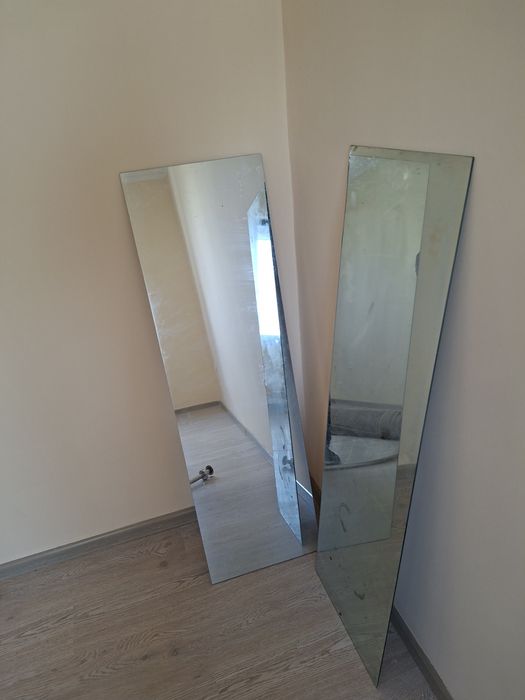 1.5 ga 40 sm oyna.Holati ideal qirilgan joyi yoq kiyim doʻkon va uy un