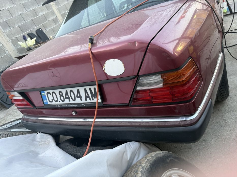 Mercedes w124 230E automatic на части или цяла