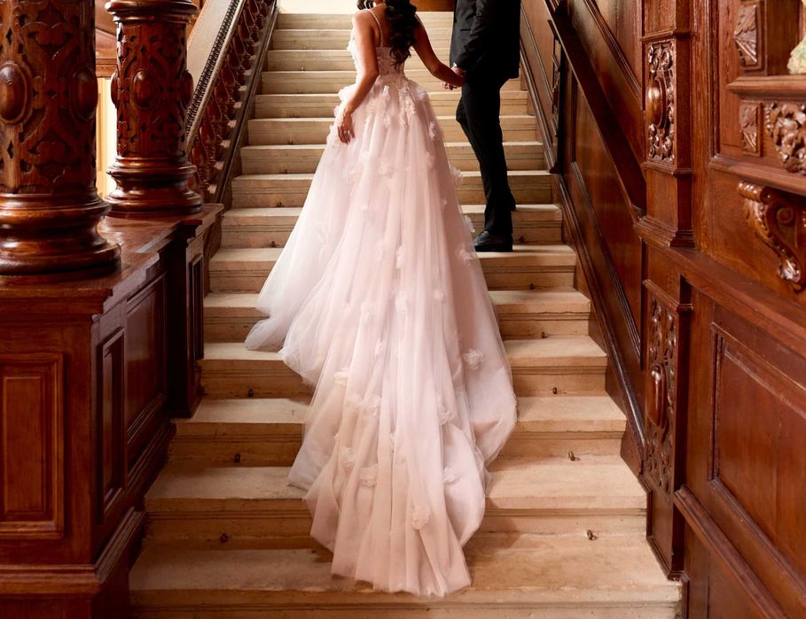 Rochie de miriasa by Ioana Călin cu trena detasabila si voal lung, corset si crăpătura pe picior