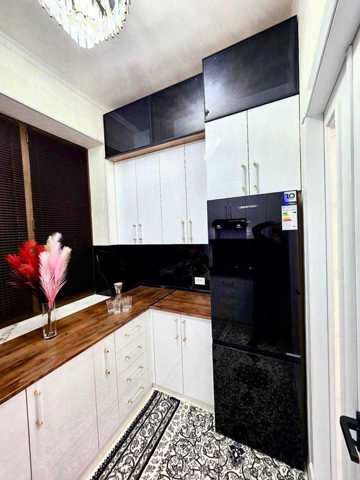 Продаётся Студия 3-комнатная 4-этаж Адрес Геофизика Мажор автосалон