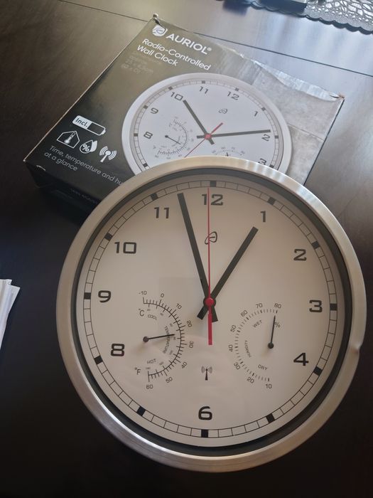 Стенен немски часовник.