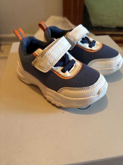 Продам детскую обувь