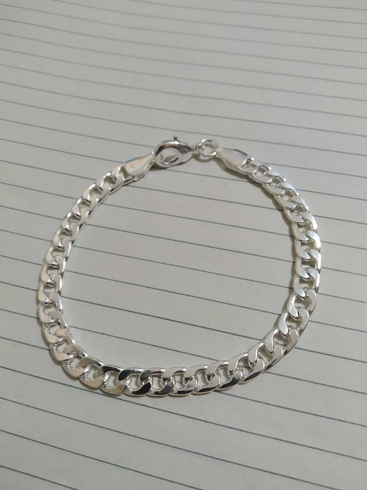 Нова, сребърна гривна. Класическа плетка. В луксозна опаковка.