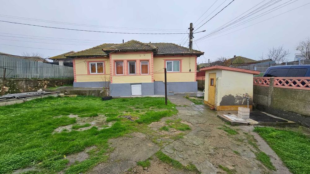 Se vinde teren cu 2 corpuri de casa Hârșova