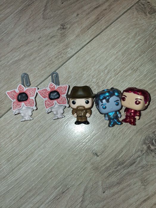 Stranger things kinder joy