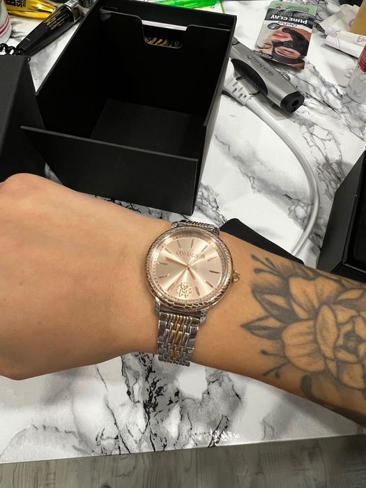 Дамски нежен часовник на Roberto cavali