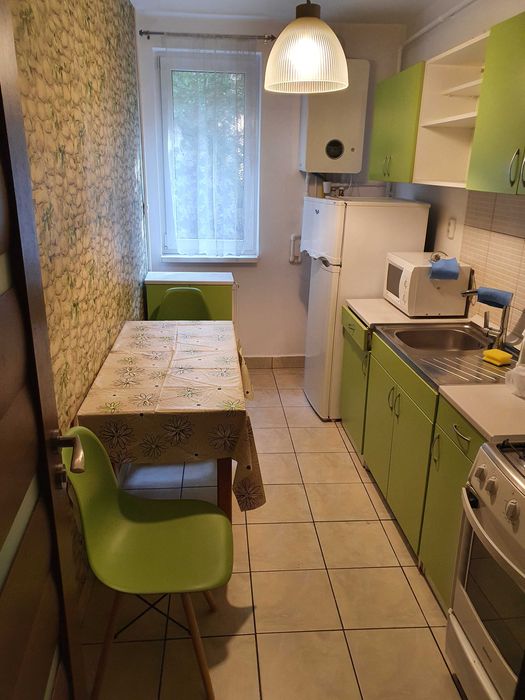 Inchiriez apartament 4 camere in zona 22 Decembrie , Targu-Mures, la 10 minute de UMFSt si Spitalul judetean.