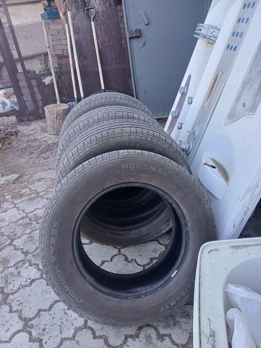 Шины летние 235/68р 17