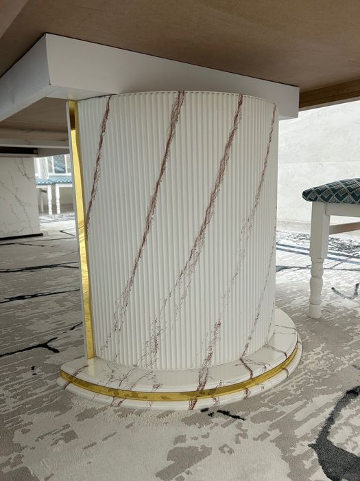 Продам стол для зала