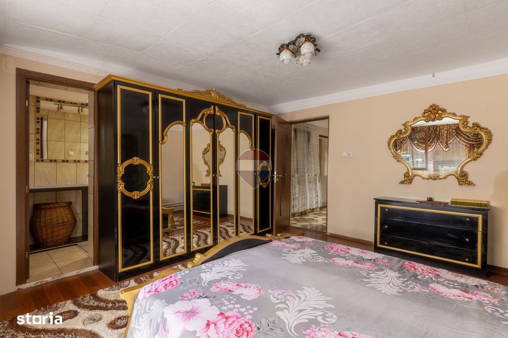 Casă de închiriat cu 4 camere în Pârneava – mobilată și utilată