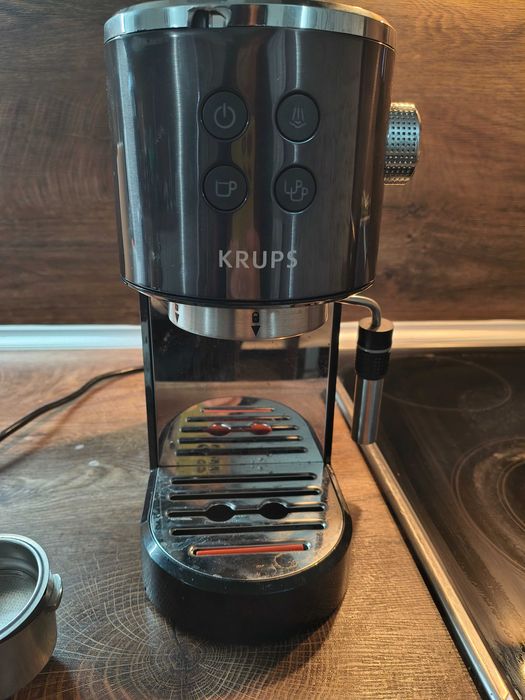 Кафе машина еспресо KRUPS ! Машината е като нова