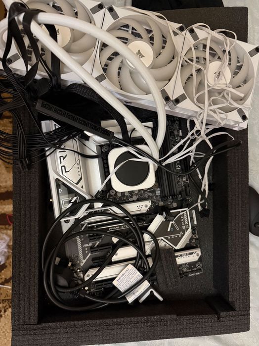 Vând Componente Pc