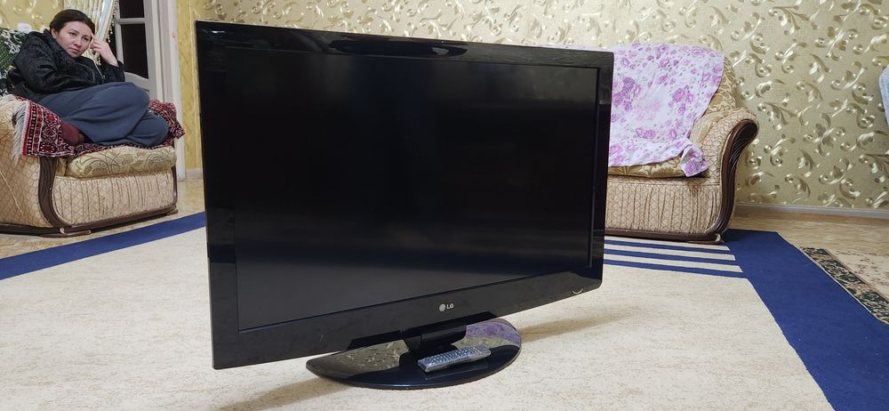 Продам телевизор LG43