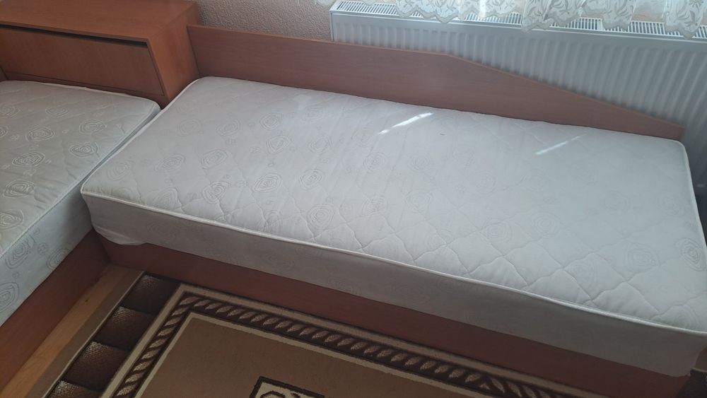 Почти нови ъглови легла с ракла с матраци