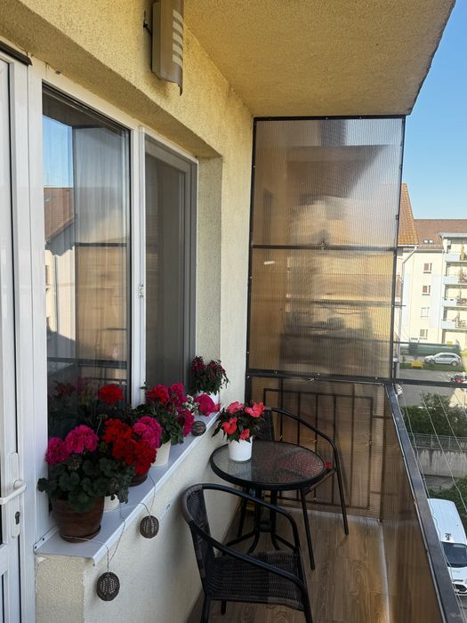 Vand apartament 3 camere cu loc de parcare in Turnisor, cartier Alma