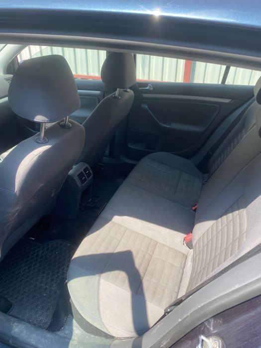 Se vinde vw golf 5