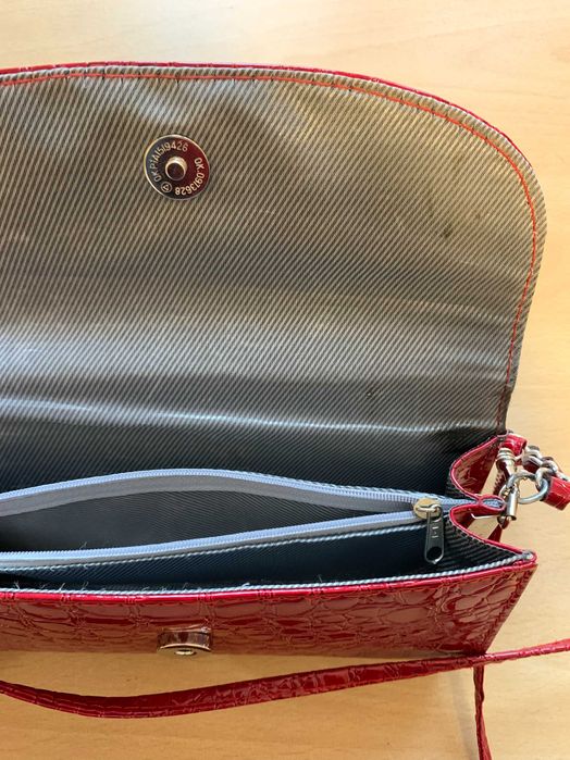 Официална лачена дамска чанта от еко кожа