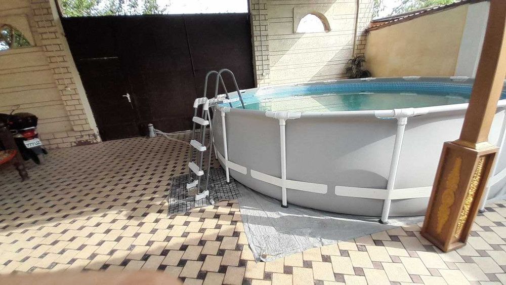 Бассейн Intex огромный продается