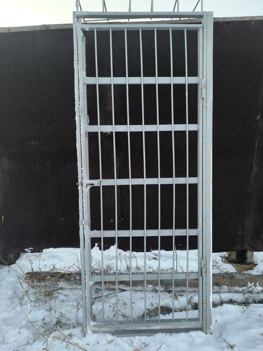 Продам дверь решетку