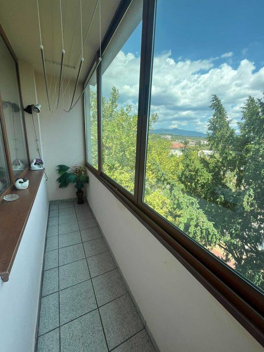 Тристаен апартамент 85 кв.м. за продажба в супер центъра на Казанлък